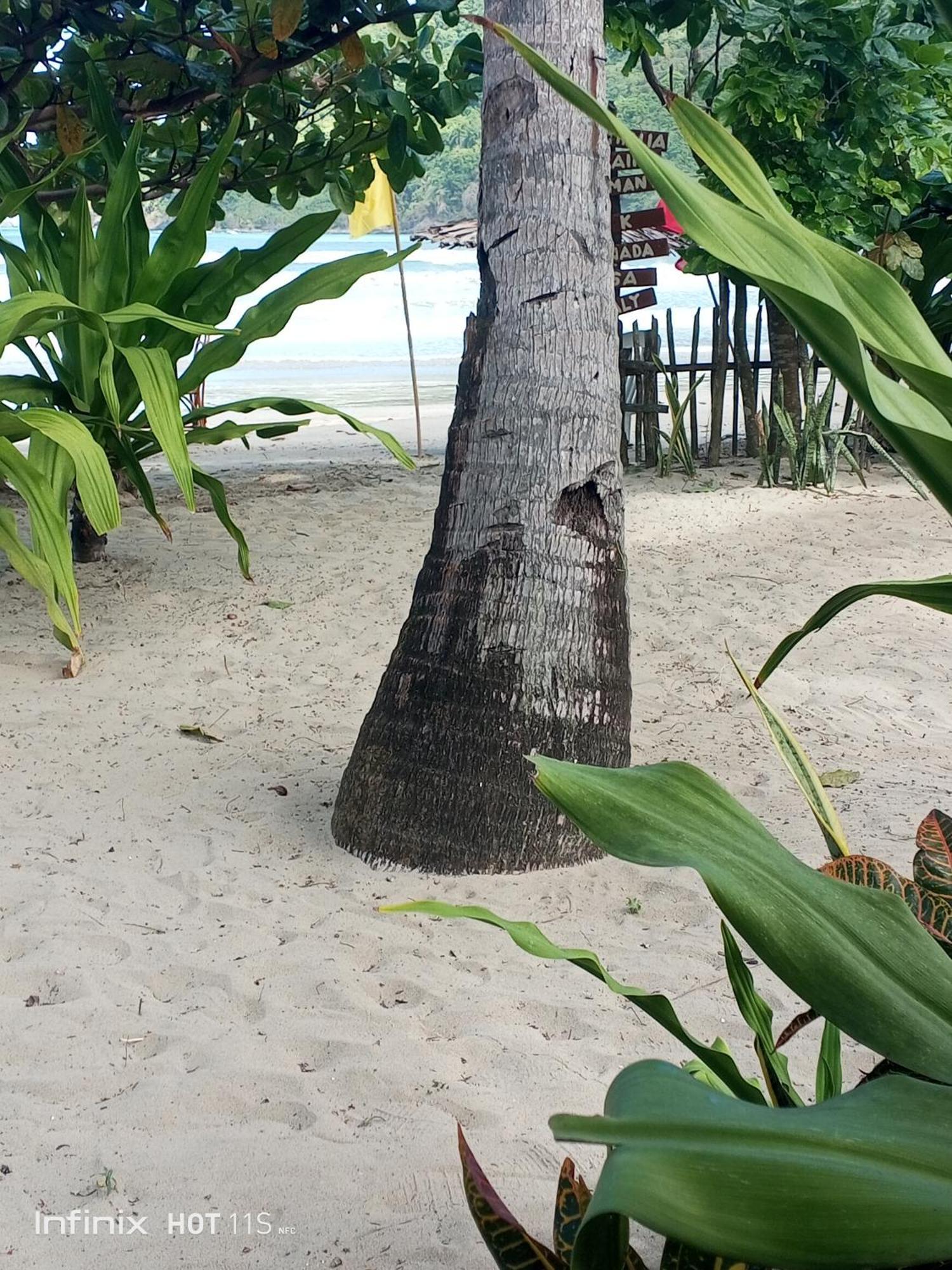 Akoya Beach Park And Cottages Locaroc Habitación foto